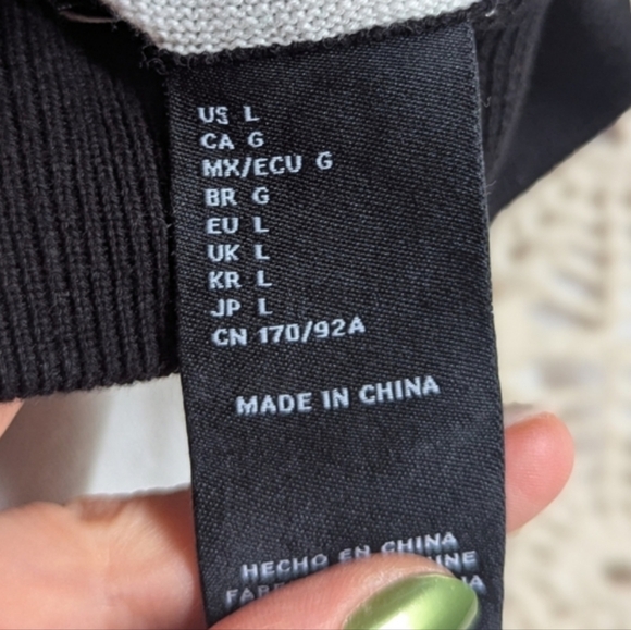 Forever 21 x Disney Retro Mickey Mouse Rainbow Sleeve Sweater L - Picture 5 of 6